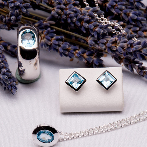 Silberschmuck mit Blautopas